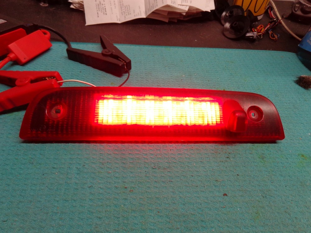DODGE NITRO 07 08 09 10 11 3RD CENTER THIRD BRAKE STOP LIGHT