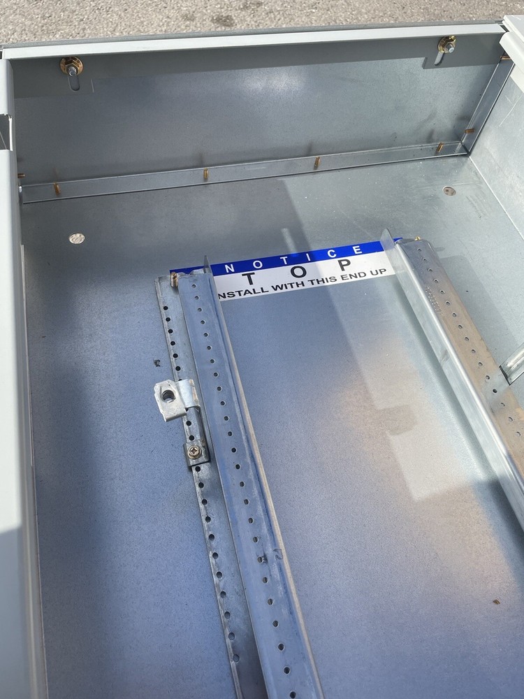 1-400 AMP 480V MAIN LUG PANELBOARD 42 SPACE 3PHASE 4WIRE COMPLETE PANEL