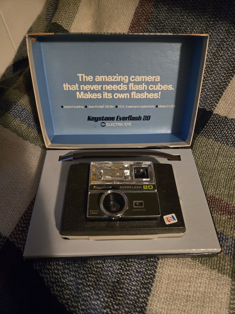 VINTAGE KEYSTONE EVERFLASH 10 INSTANT LOADING ELECTRONIC FLASH CAMERA