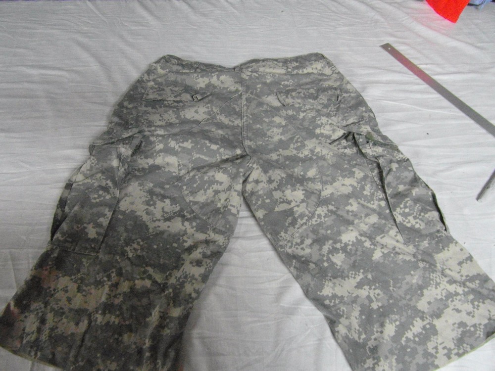 HUNTING WINDPROOF ACU CARGO SHORTS MEDIUM WITH DEFECTS