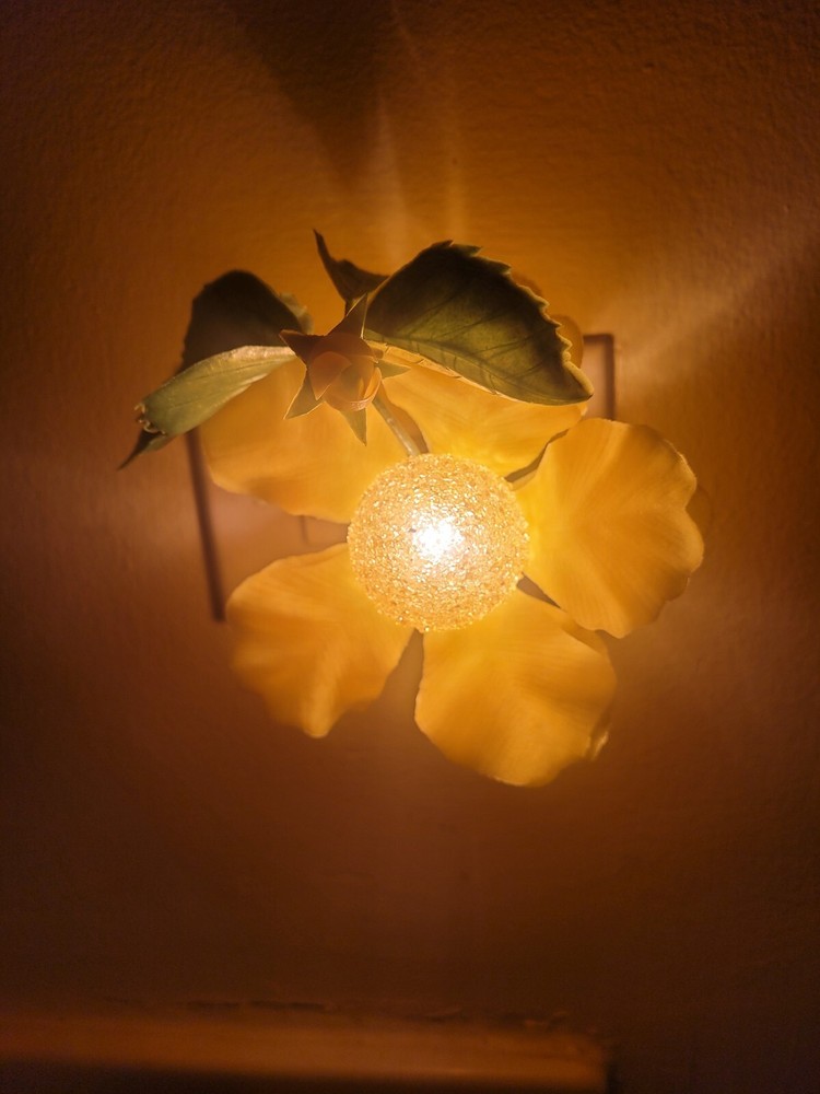 Vintage yellow flower night light