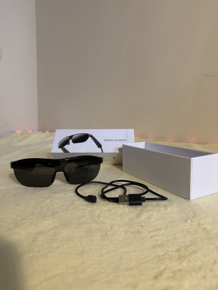 Smart Glasses Black Frame USB Connectivity Includes Charging Cable and Box