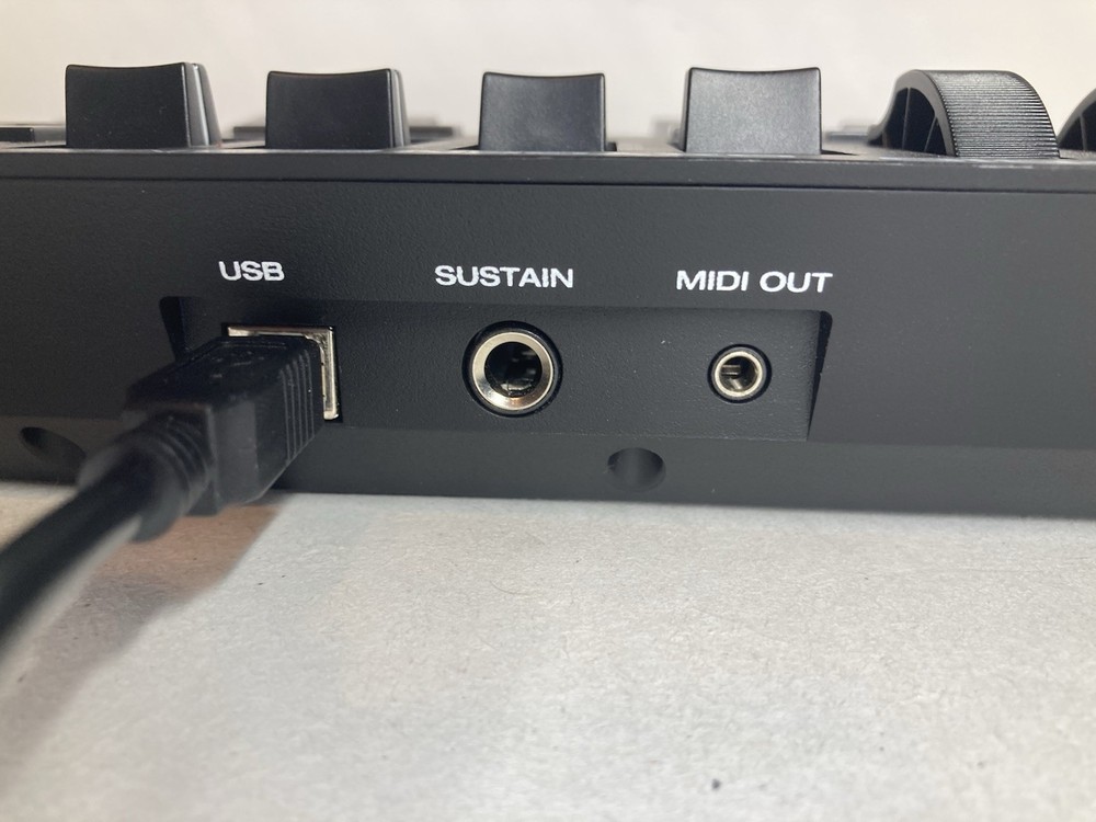 M-Audio Oxygen Pro Mini 32-key USB Midi Controller Tested Working