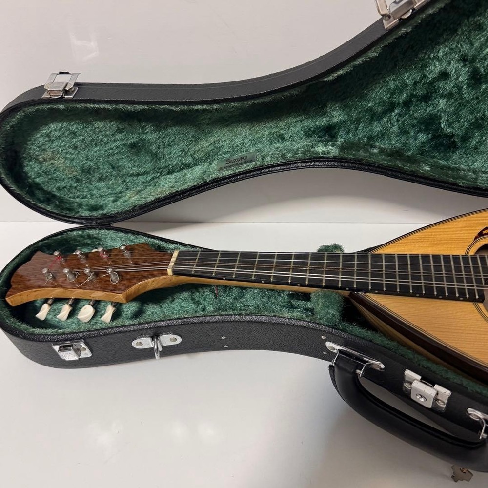 Good condition MONOPIA Mandolin with hard case