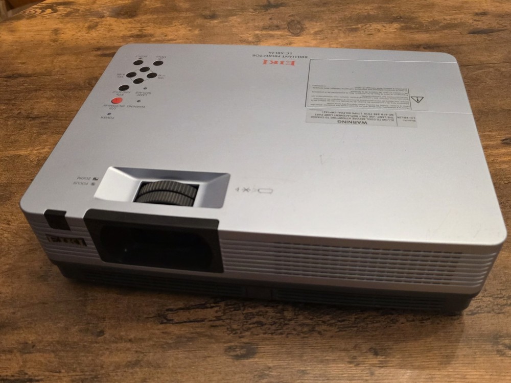 EIKI BRILLIANT PROJECTOR LC-XBL26
