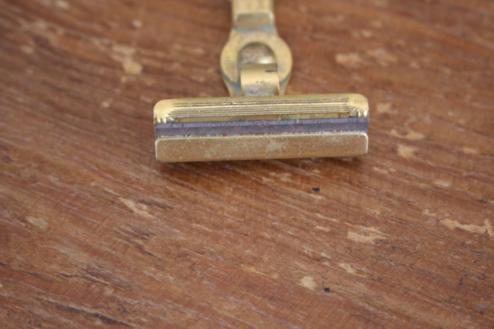 Vintage Eversharp Schick Injector Razor With Bakelite Handle