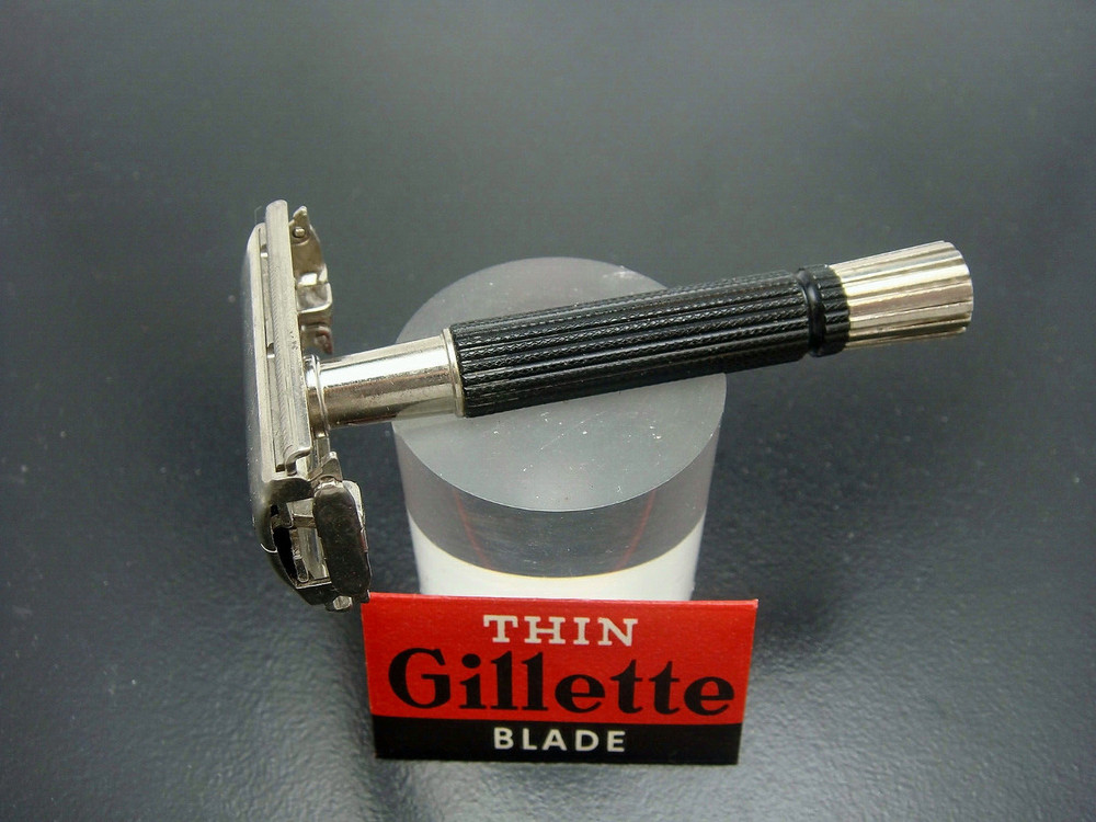 Vintage Gillette Black Short Handle Super Speed Razor & Blade W4 Code