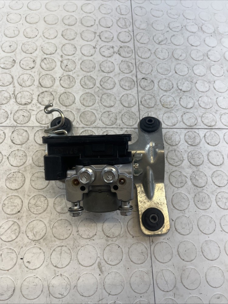 2017 - 2024 SUZUKI GSXR1000 R ABS PUMP UNIT MODULE BRACKET MOUNT OEM