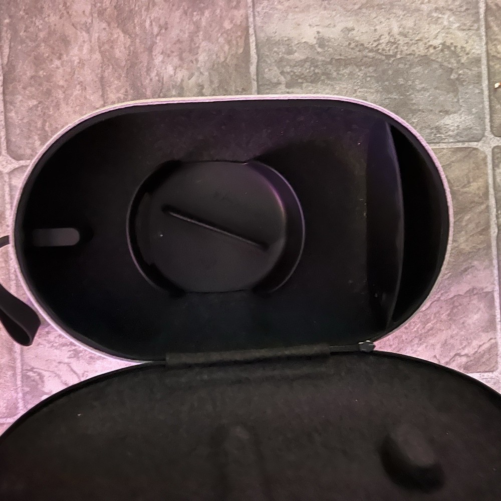 Pre-Owned Official Compact Carrying Case for Facebook Oculus Quest 2