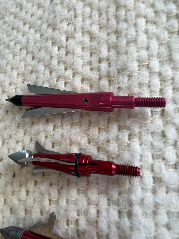 Red Mechanical Broadhead Lot