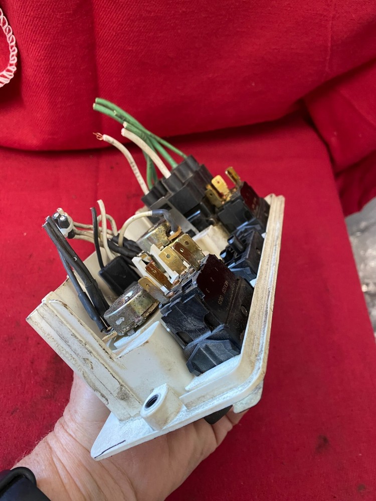 BERGSTROM TEMPERATURE CONTROL SWITCH,OEM, MISSING KNOBS , KENWORTH F21-1005-1