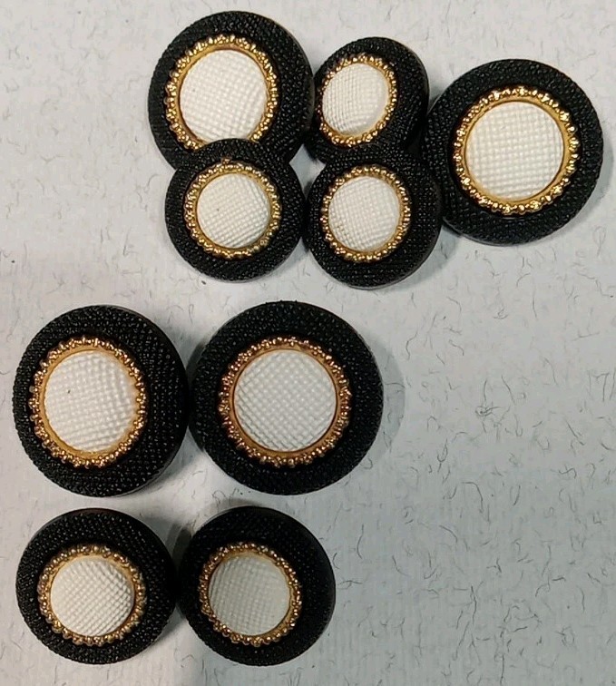 9 2 Piece Black,White,Gold Plastic Buttons
