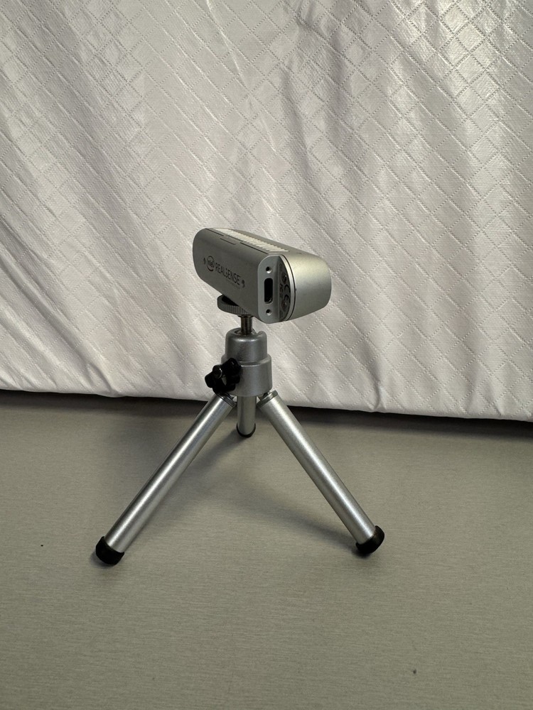Intel D435 3D Depth Camera Structured Light USB Interface with Tripod No Cable