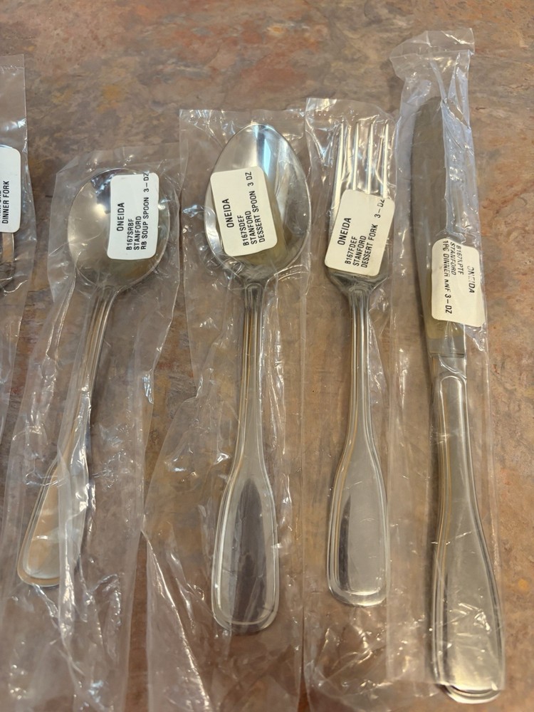 Oneida Silverware Stanford Pattern 5 Piece 1 Knife, 2 Spoons & 2 Forks ￼