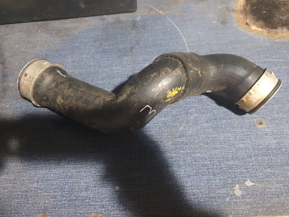 (TS) MERCEDES BENZ INTERCOOLER PIPE A2035281782