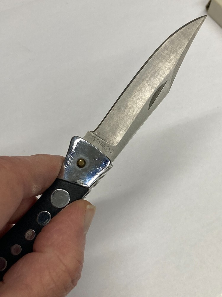 Sleek Black Folding Lockback Knife w/Plain Blade PK9516BK