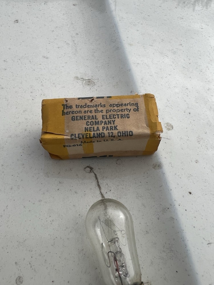 Vintage GE Lightbulb FG-616