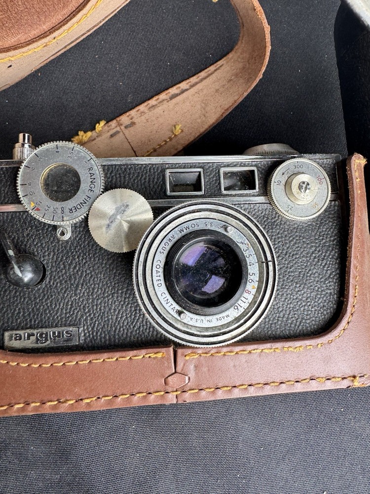 Vintage Argus C3 35mm Rangefinder Camera w/ Cintar Lens Flash & Case UNTESTED