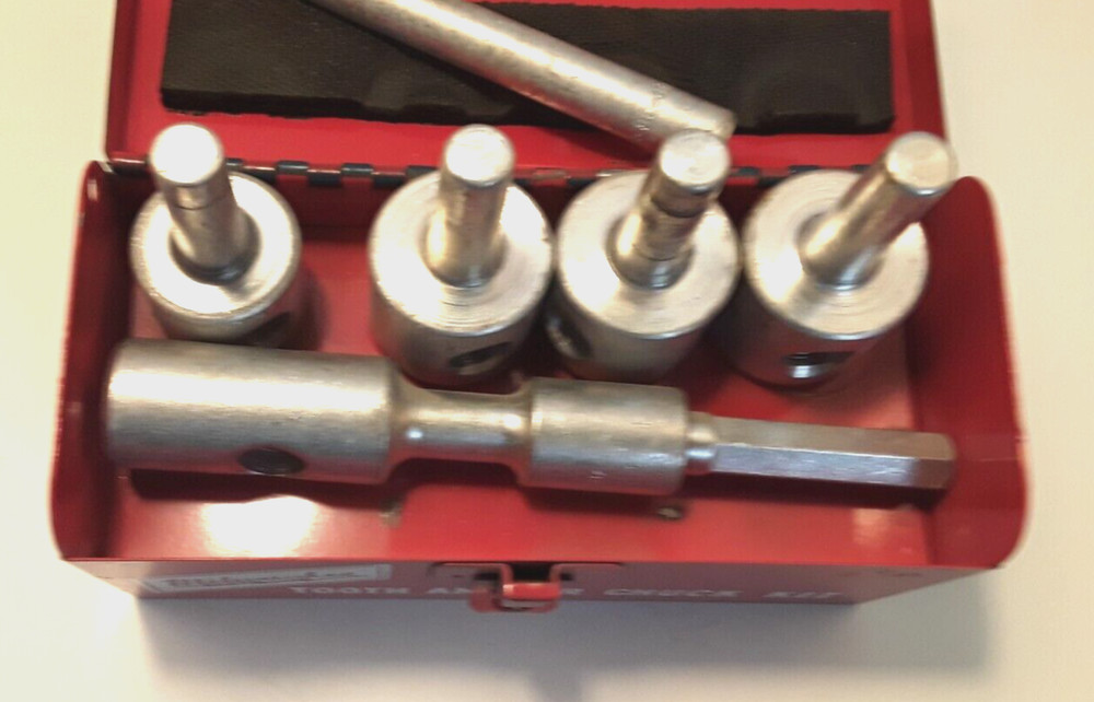 Milwaukee Tooth Anchor Chuck Set in Metal Box E5