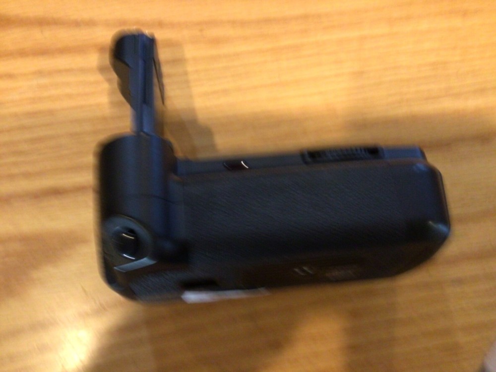 C5DS  Battery Grip forEOS 5 D DSLR Camera