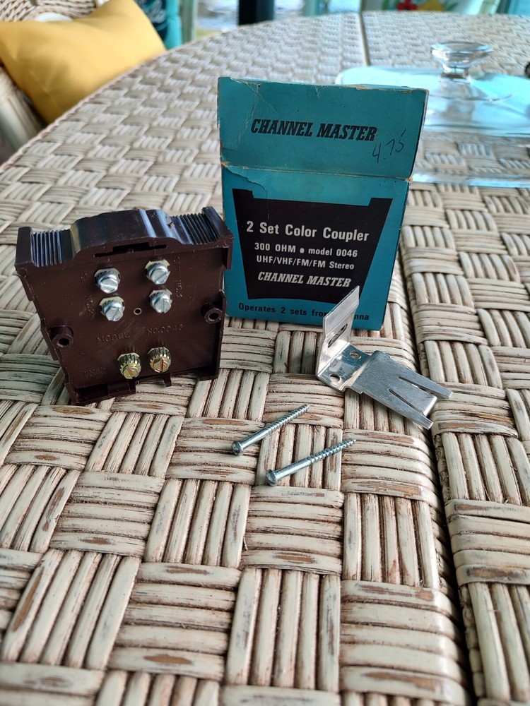 Channel Master Model # 0046 (2) Set Color Coupler