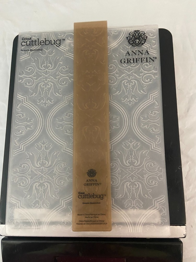 Cricut Cuttlebug Anna Griffin Embossing Folder & Border-SPRING