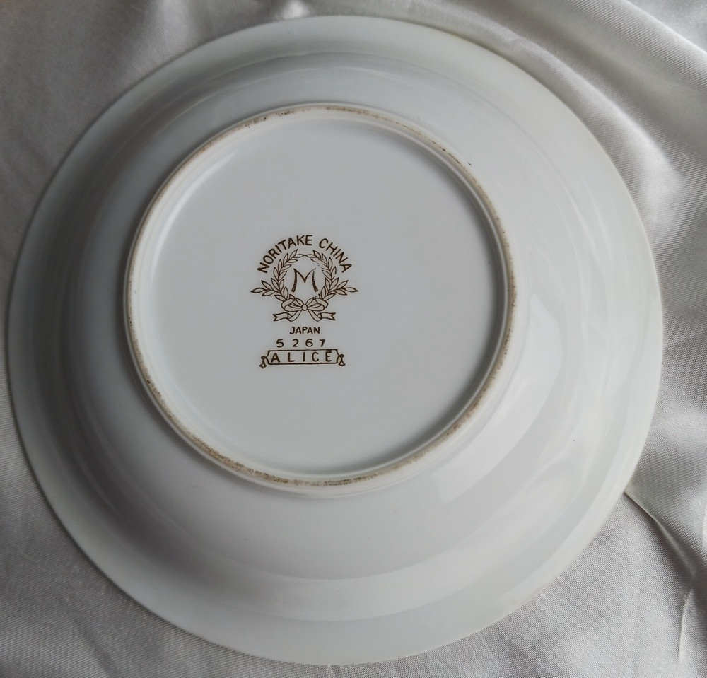 NORITAKE ALICE DINNER SET FOR 4