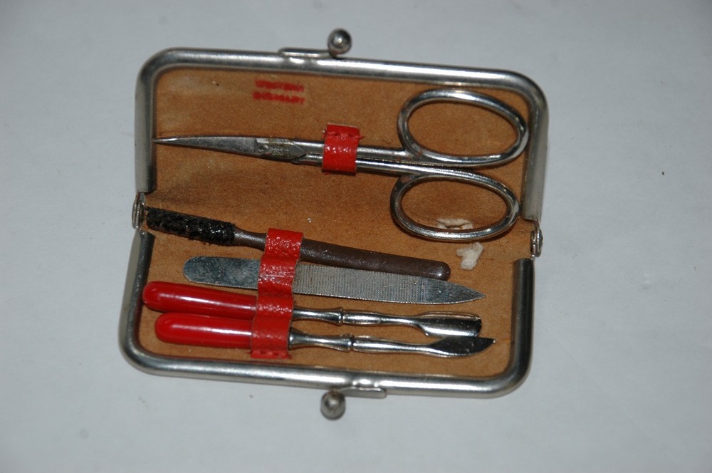Vintage Manicure set Leatherette  Case  (SD5)