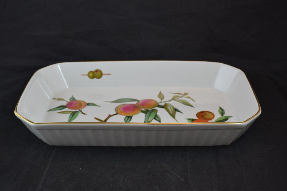 Royal Worcester Evensham Gold 14" Baking Dish Lightly Used