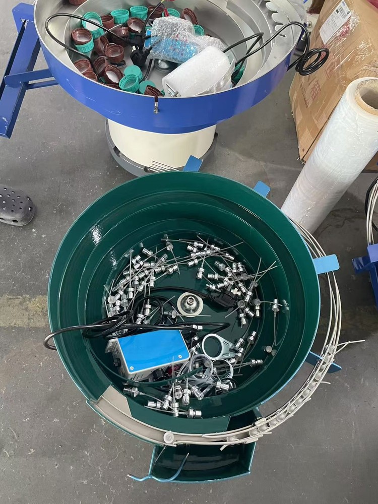 Caps Feeder Cap Sorting Conveyor For Automatic Bottle Capping Screw Lock Machine