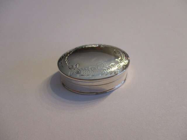 Sterling Silver pill box oval Engraved on top edges solid 925 silver 1 1/4 long
