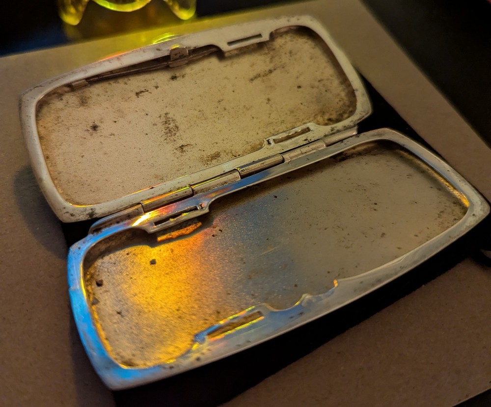 Solid Silver Antique Compact Case or Pill Box, .800 silver hallmarks, 42.9g