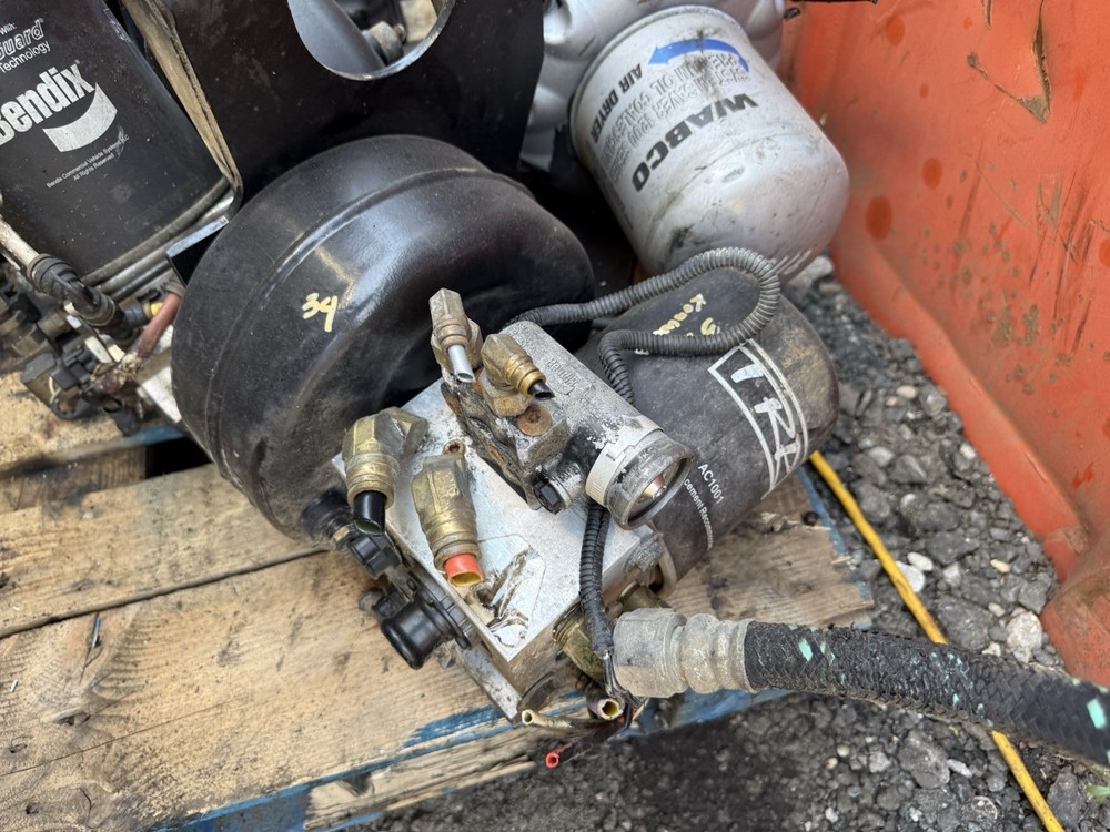 BENDIX AD IS AIR DRYER K048166