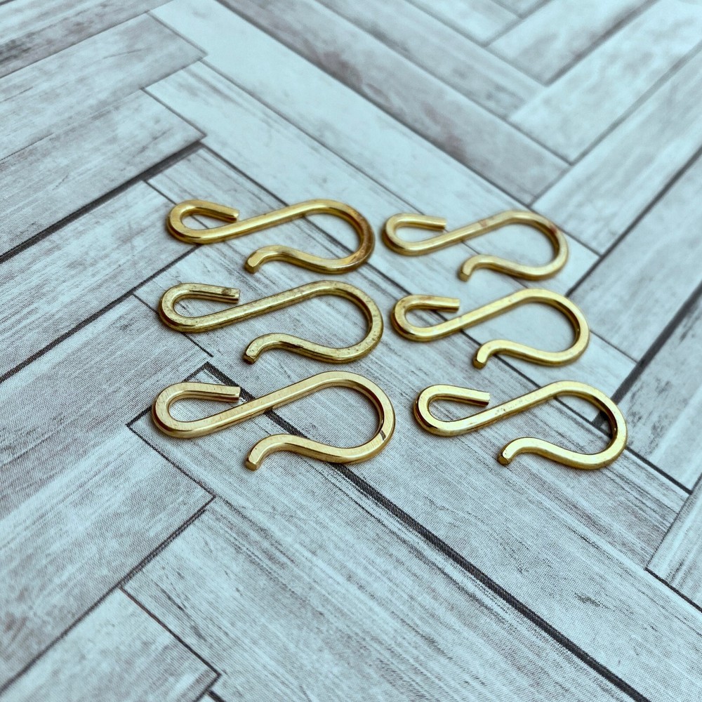 Shiny Brass Hook Clasps (MCL15)