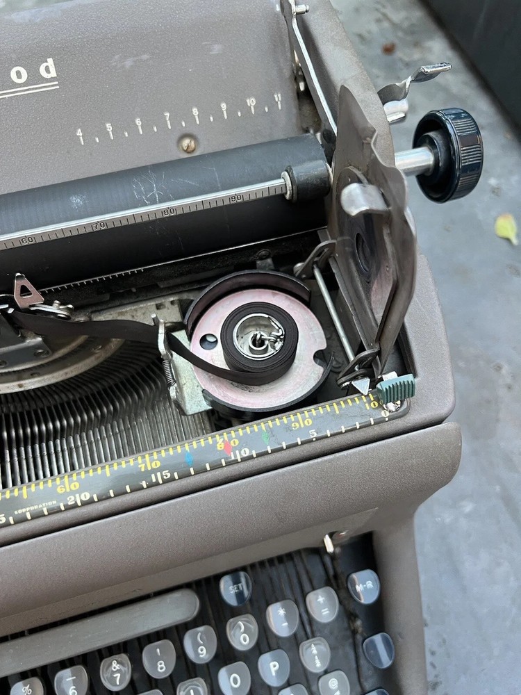 Antique UNDERWOOD SX Model TYPEWRITER Gray work