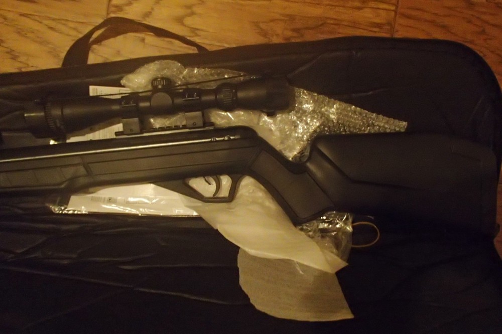 Benjamin Vaperizer .22 Break barrel Pellet gun with 3-9x40 scope