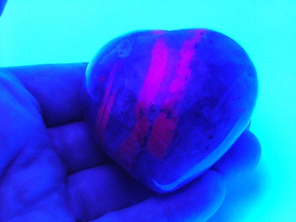 BUTW Natural Ruby in Feldspar Healing heart shape 2206P