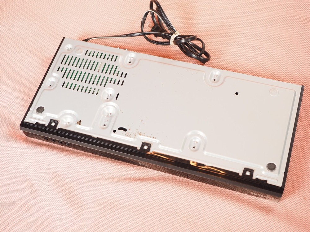 Samsung BD-D5100 Blu-Ray Disc Player No Remote TESTED