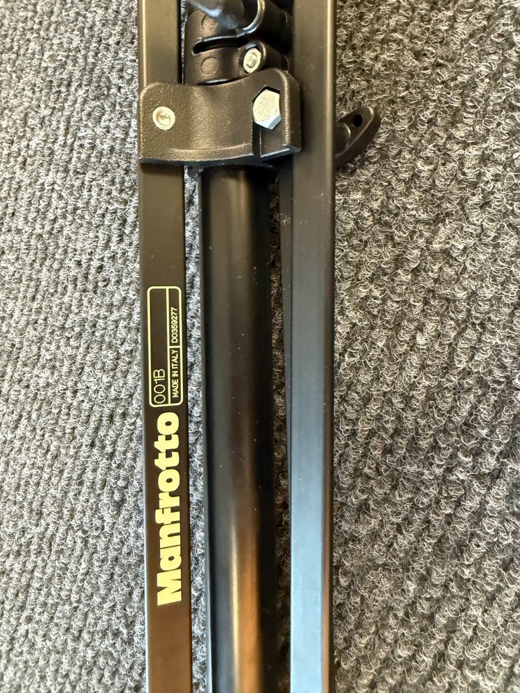 Manfrotto 001B Light Stand