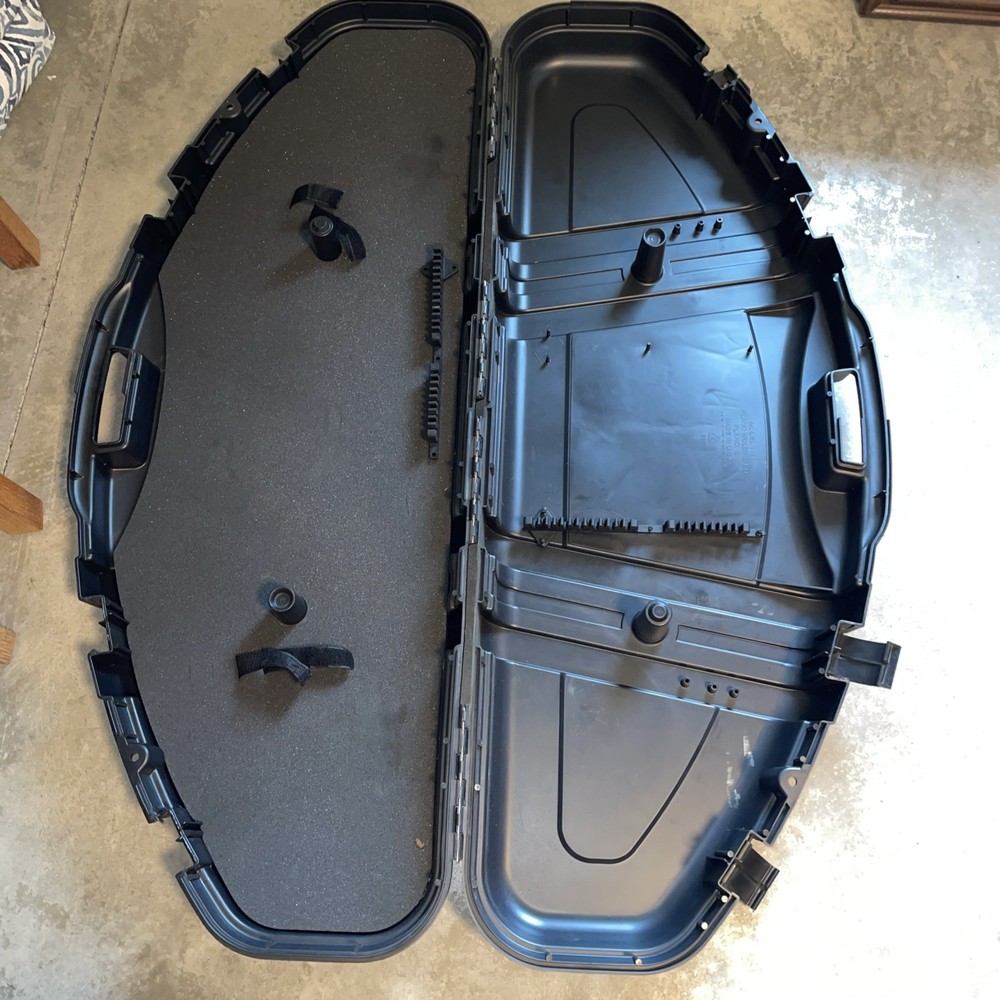 Plano Protector Series 49” Black Bow Case - Mod.#￼1111 (Read missing 1 Latch)￼￼