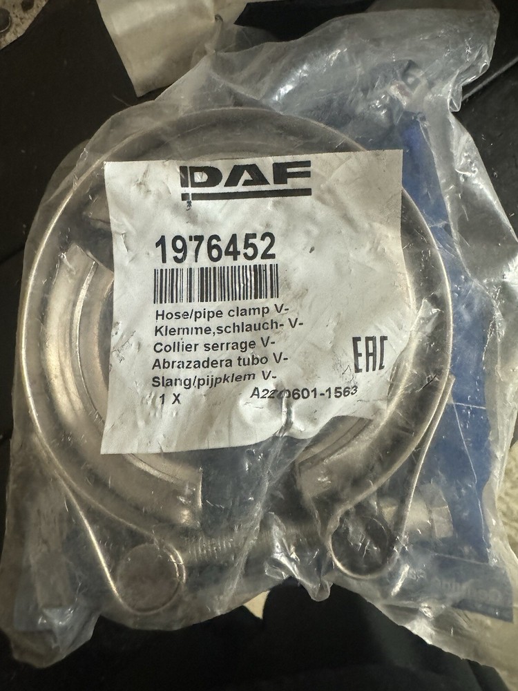 DAF 1976452 HOSE/PIPE V-CLAMP PACCAR