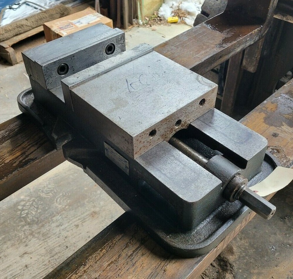 8" Kurt #D80 Angle Lock Precision Milling Vise w/Jaws (No Handle)
