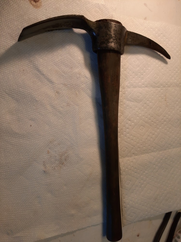 DIAMOND CALK US WW2 pickaxe and ORIGINAL handle 1945 DISPLAY READY!