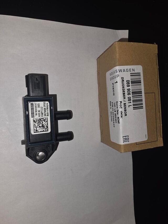 Genuine Volkswagen Sensor 059-906-051-L