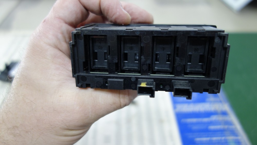 Freightliner Cascadia A06-90732-000 Rocker Switch LIGHT Panel