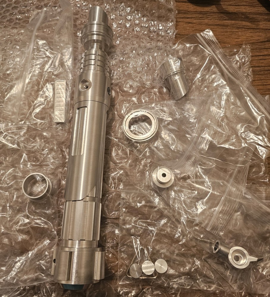Solos Hold Rebel Orphan Empty Lightsaber