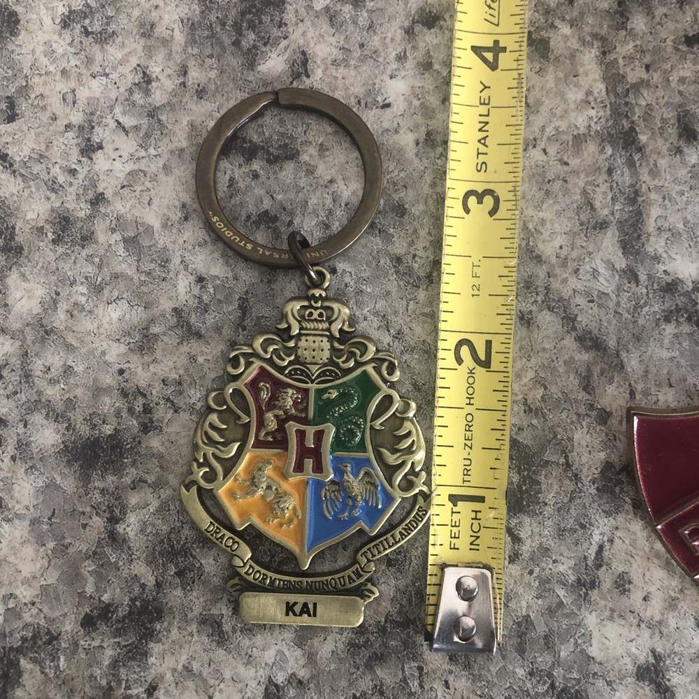 Harry Potter Crest Name Keychain Kai Universal