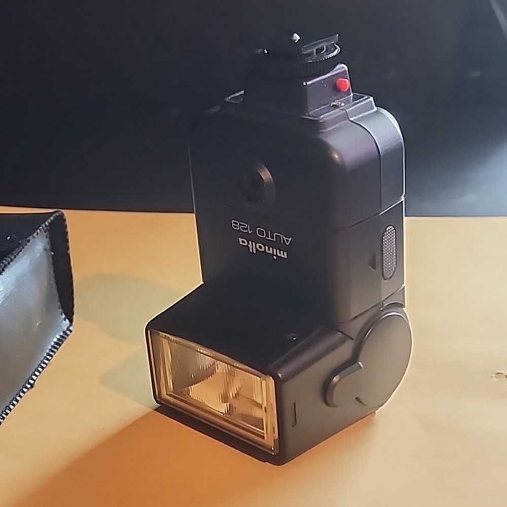 Minolta Auto 128 Camera Photo Flash Unit With Case