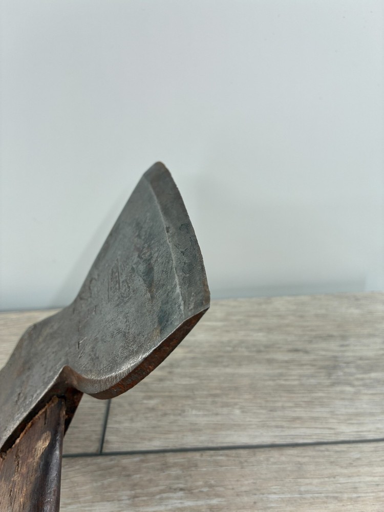 Vintage Guaranteed Plumb Broadhead Single Beveled Edge Hewing Axe Hatchet Tool