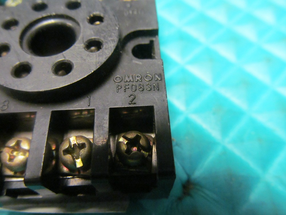 NEW Omron Relay Socket PF083N